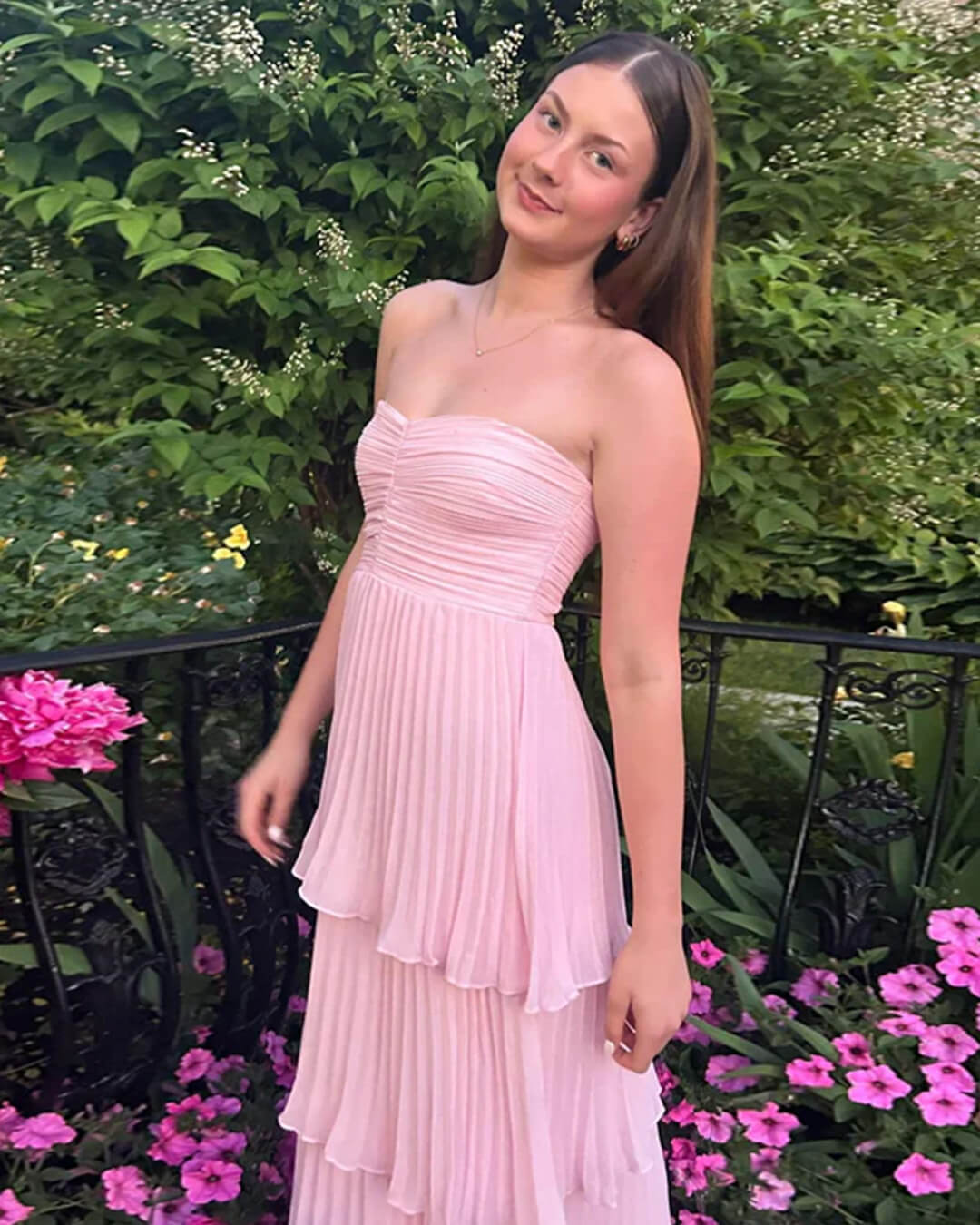 Michelle trägerloses, plissiertes Maxikleid mit Stufen