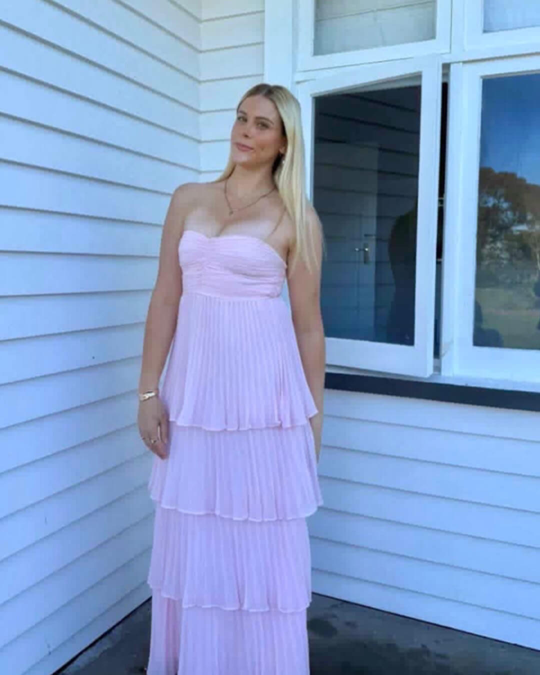 Michelle trägerloses, plissiertes Maxikleid mit Stufen