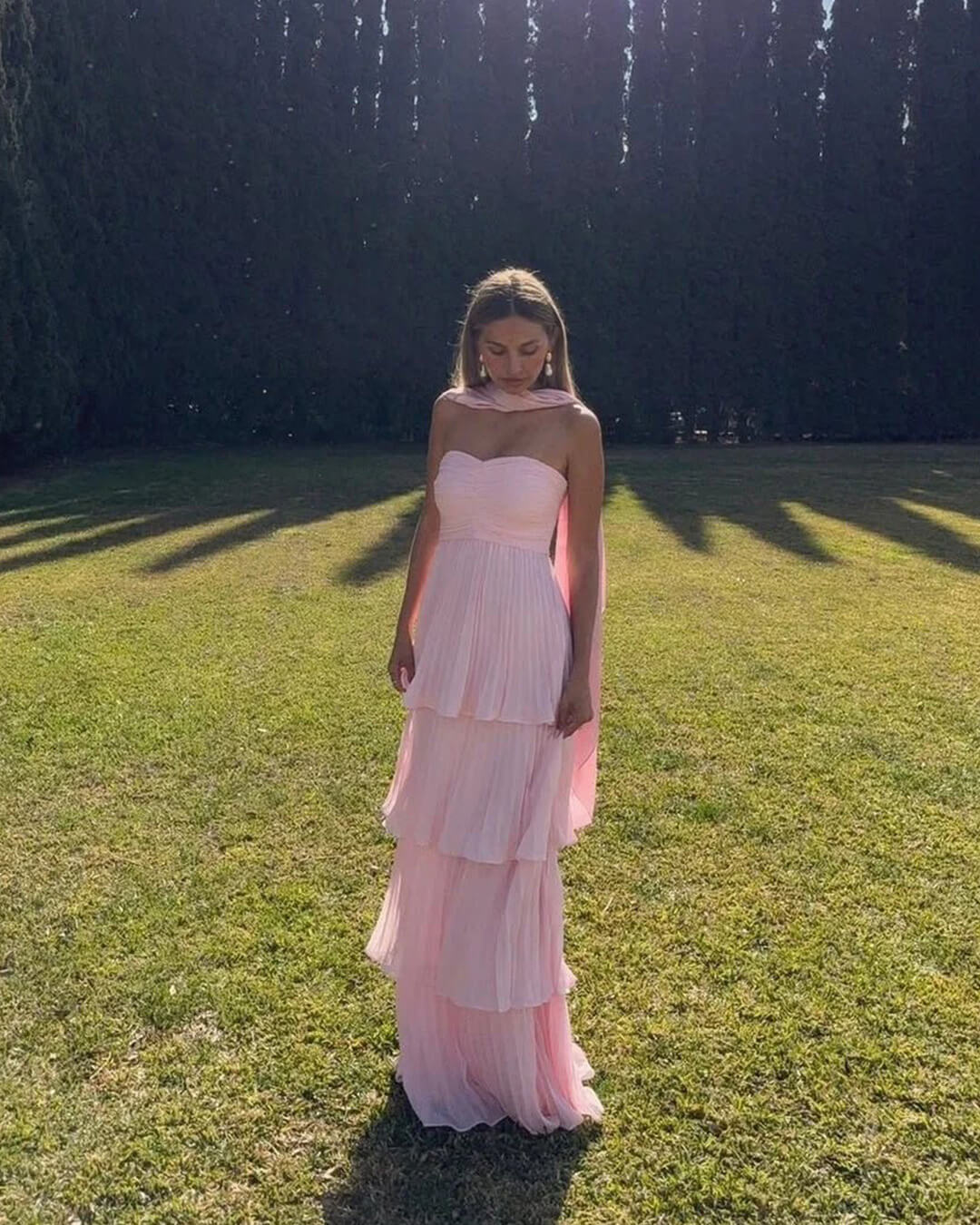 Michelle trägerloses, plissiertes Maxikleid mit Stufen