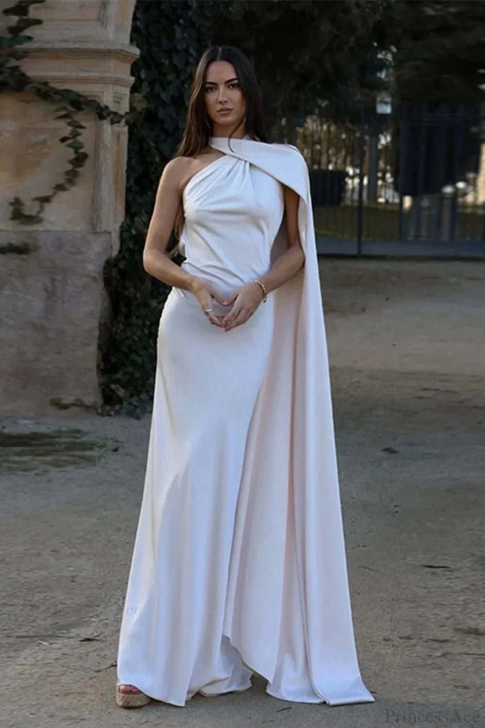 Mila Satin-Neckholderkleid