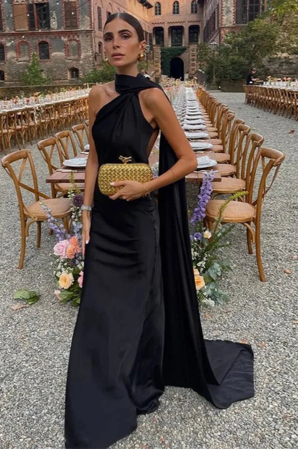Mila Satin-Neckholderkleid