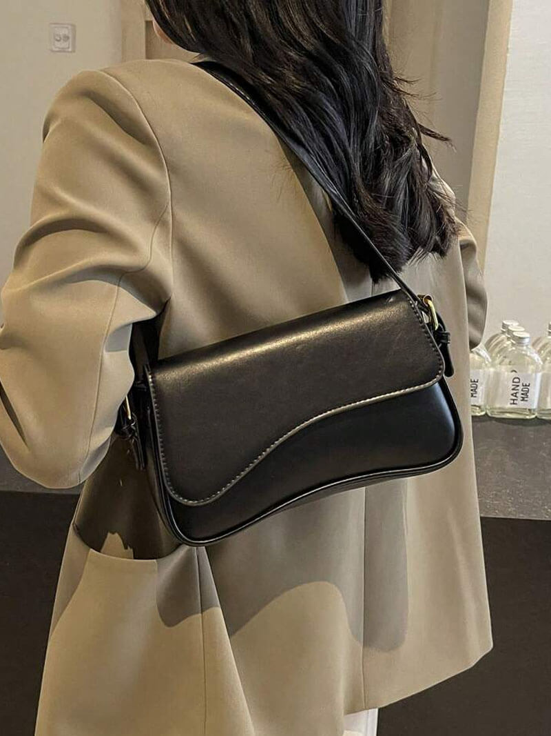Mila Schultertasche im Sattel-Design
