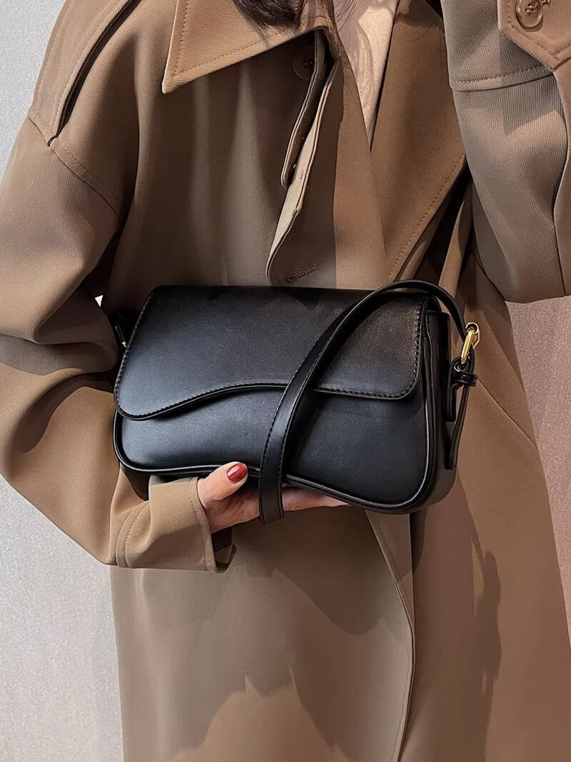 Mila Schultertasche im Sattel-Design