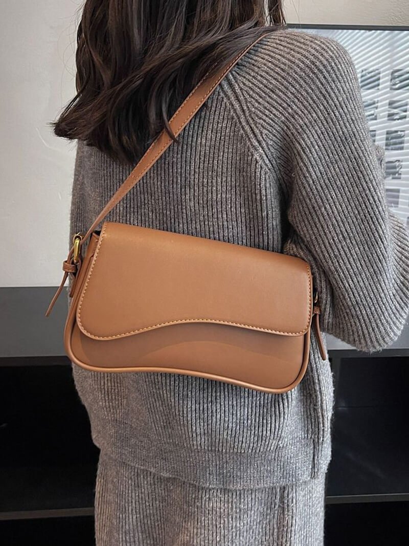 Mila Schultertasche im Sattel-Design