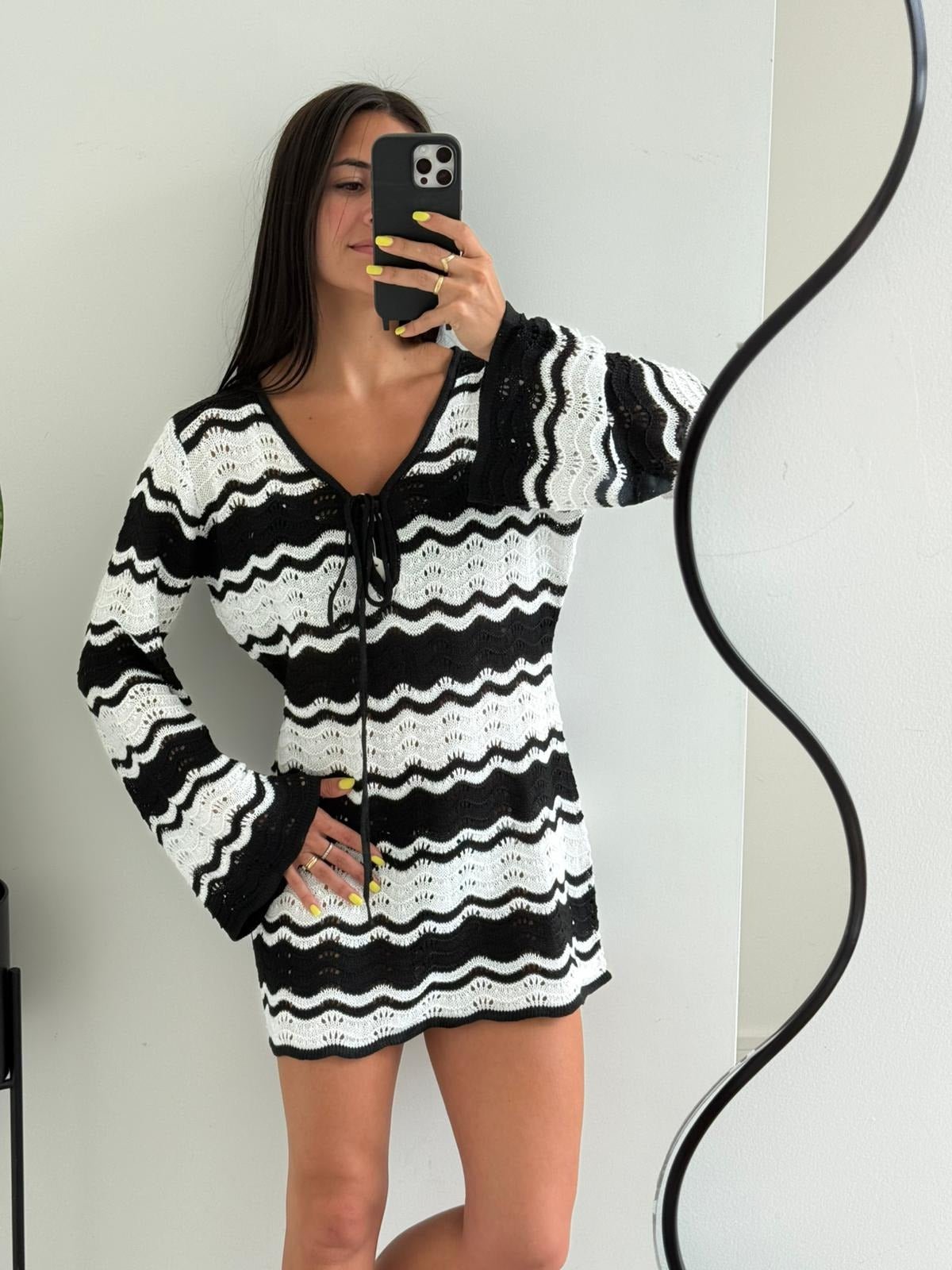 Miriams gehäkeltes Minikleid mit Kontrastelementen