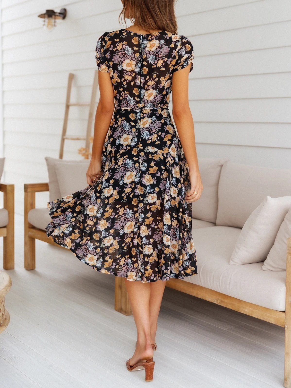 Mona Midikleid mit V-Ausschnitt und Blumenmuster