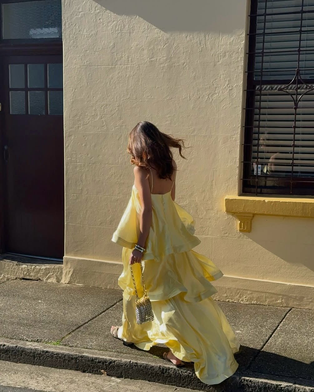 Nadia Satin-Maxikleid mit Volants und Stufen
