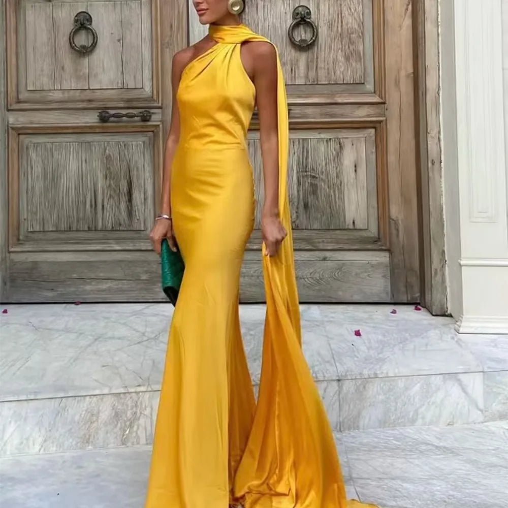 Neele Satin-Maxikleid mit Neckholder und offenem Rücken