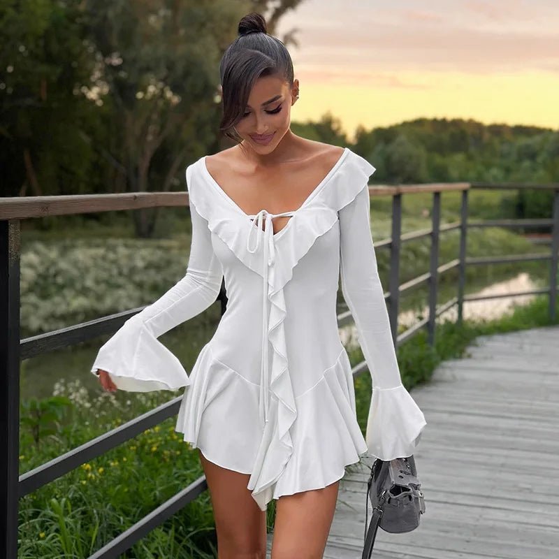 Nicole Minikleid mit V-Ausschnitt und Volants
