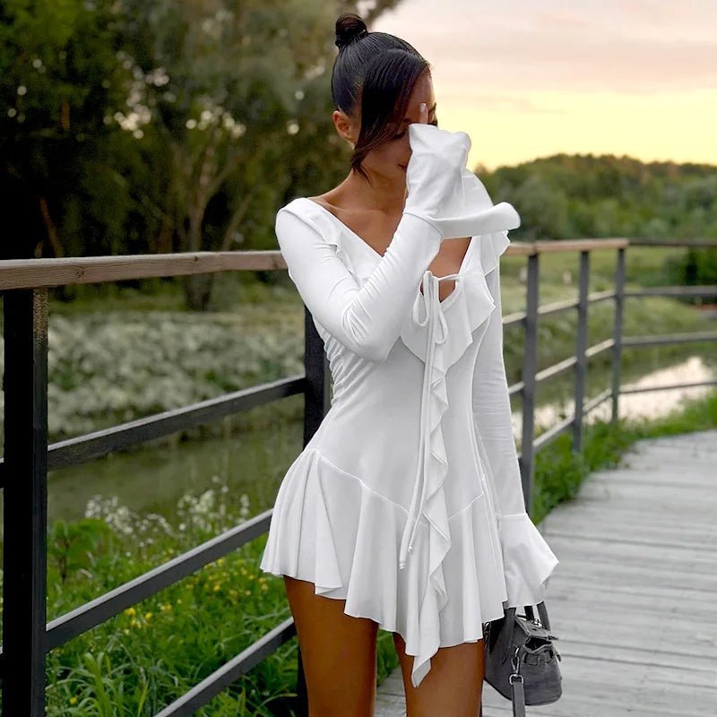 Nicole Minikleid mit V-Ausschnitt und Volants