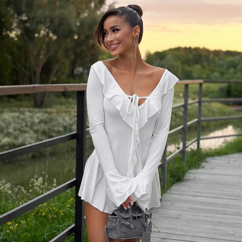 Nicole Minikleid mit V-Ausschnitt und Volants