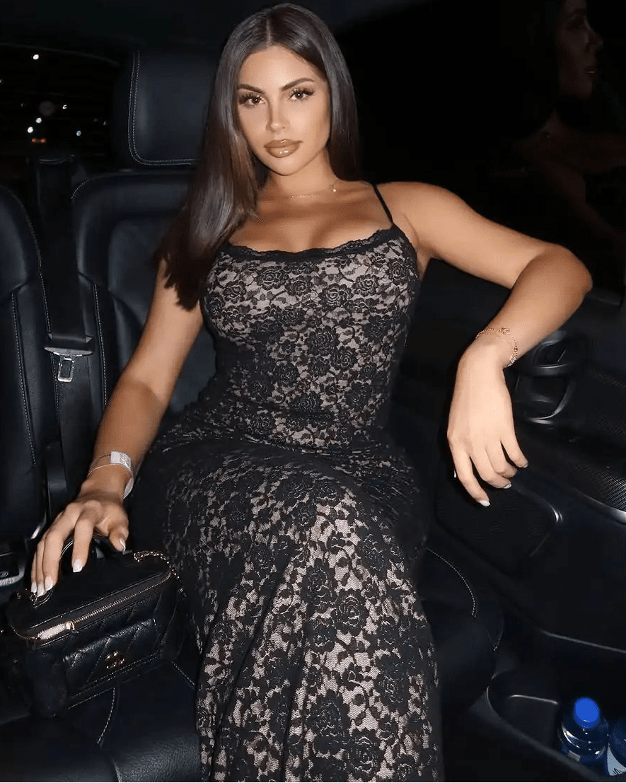Nina Spitzenmaxikleid mit schulterfreiem Schnitt