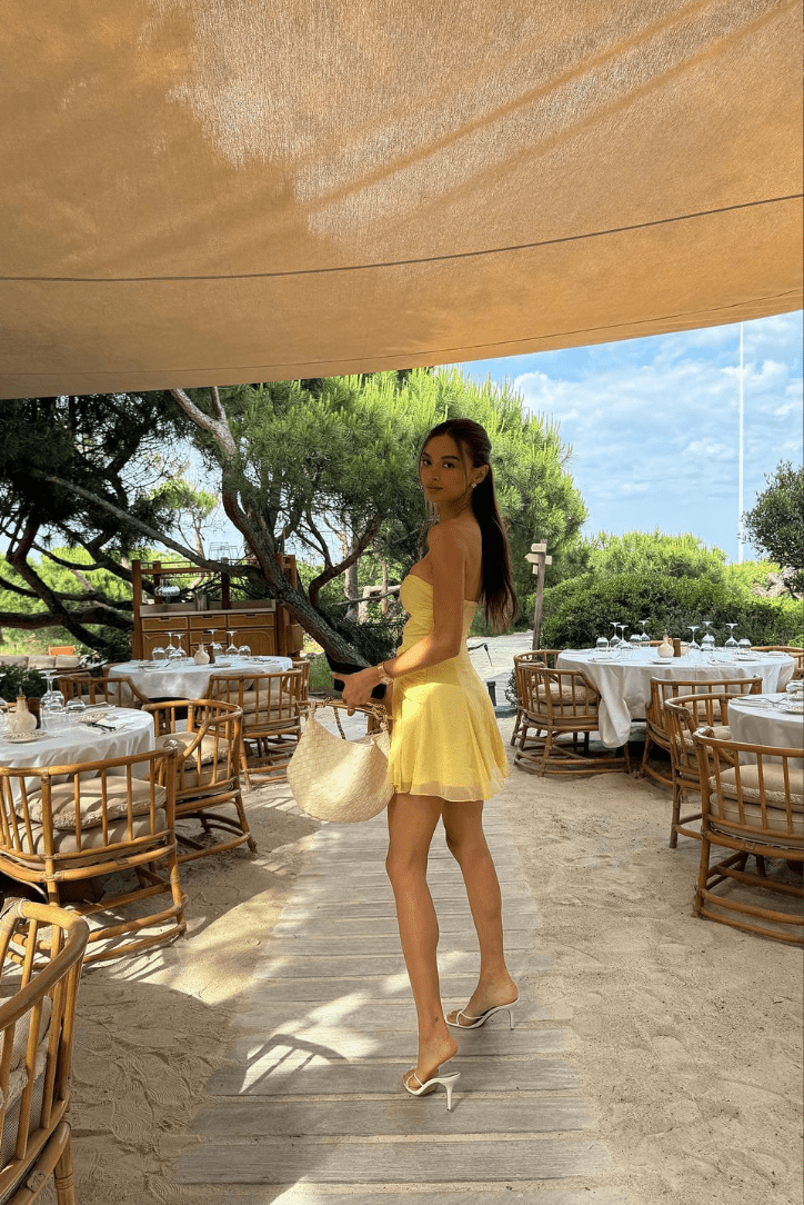 Nina Schulterfreies Minikleid mit Cut-outs