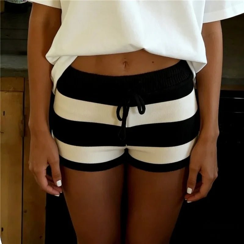 Nina Gestreifte Strickshorts