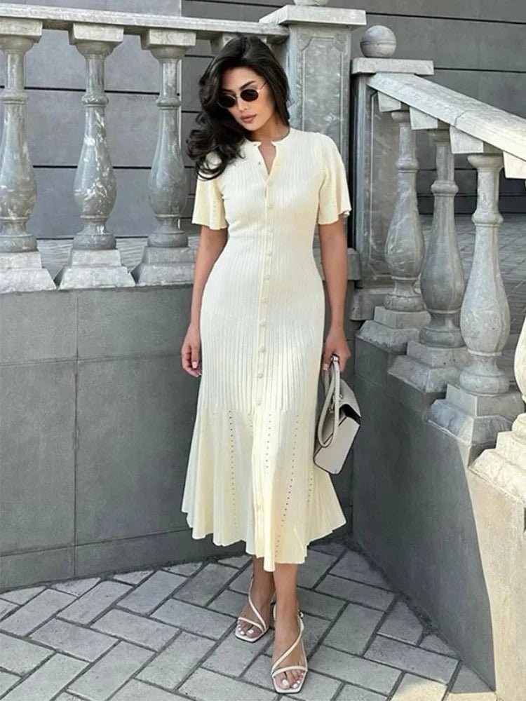 Ninon Strick-Midikleid mit Plisseefalten und Trompetenärmeln