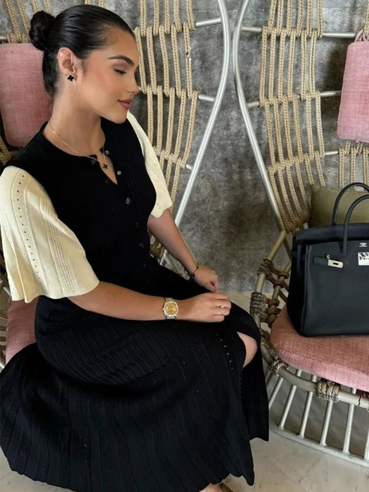 Ninon Strick-Midikleid mit Plisseefalten und Trompetenärmeln