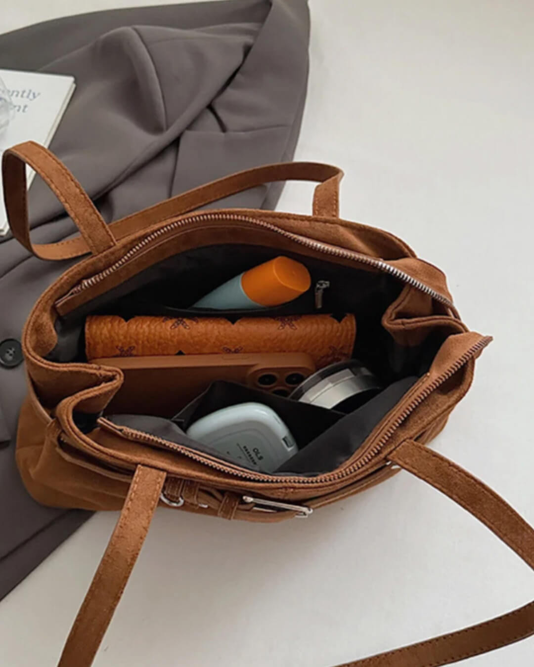 Nora Tasche aus veganem Veloursleder