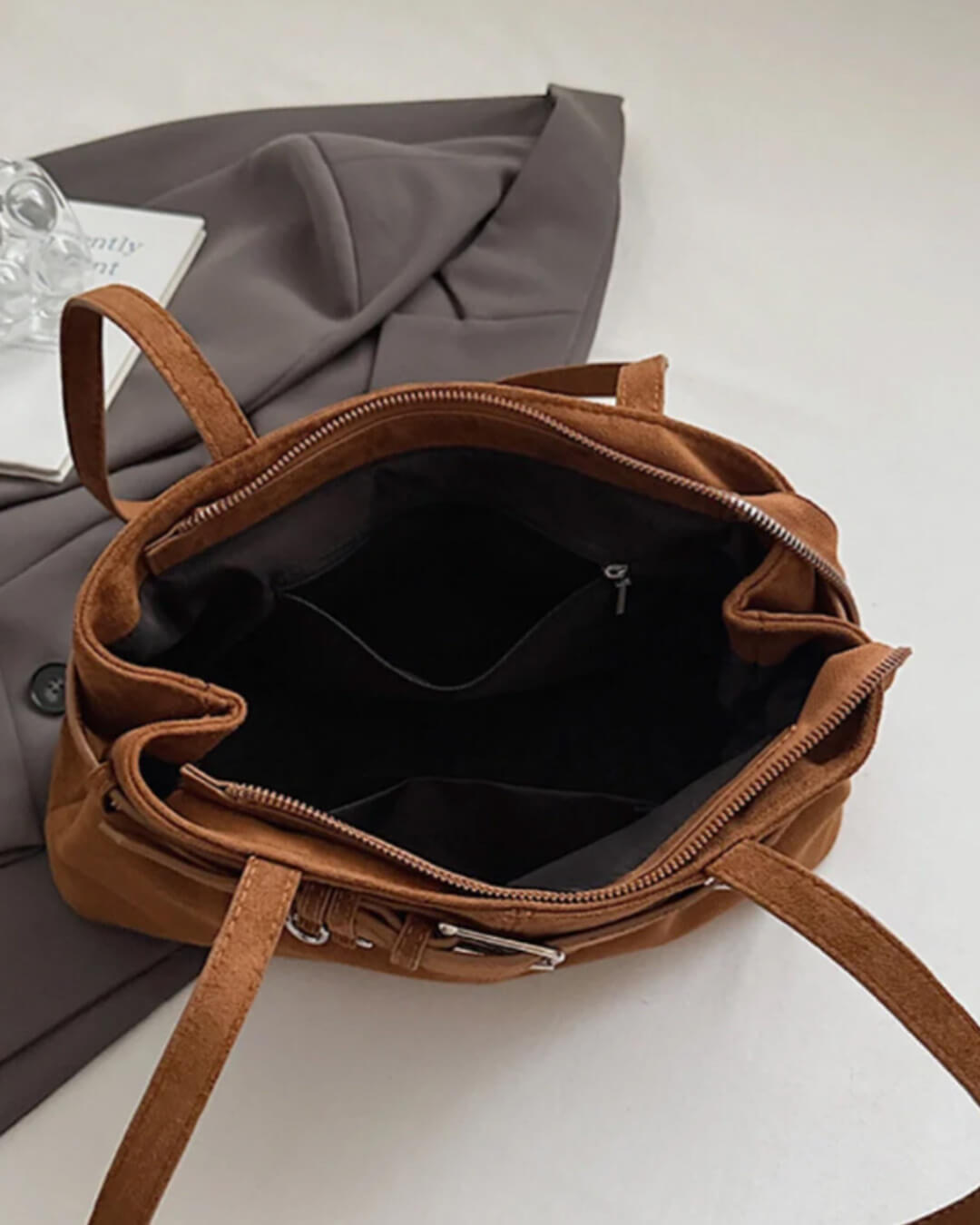 Nora Tasche aus veganem Veloursleder
