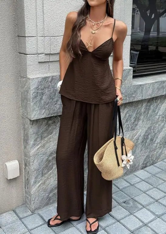 Odette Set aus Cami-Top mit tiefem V-Ausschnitt und Hose mit weitem Bein