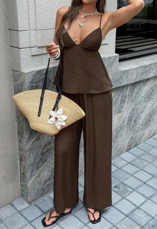 Odette Set aus Cami-Top mit tiefem V-Ausschnitt und Hose mit weitem Bein