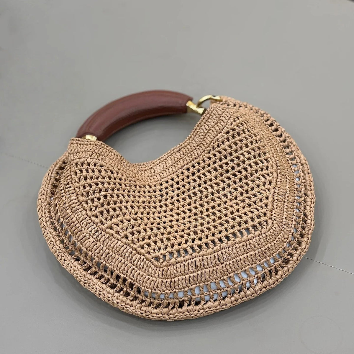 Sabine Halbmondförmige geflochtene Tasche