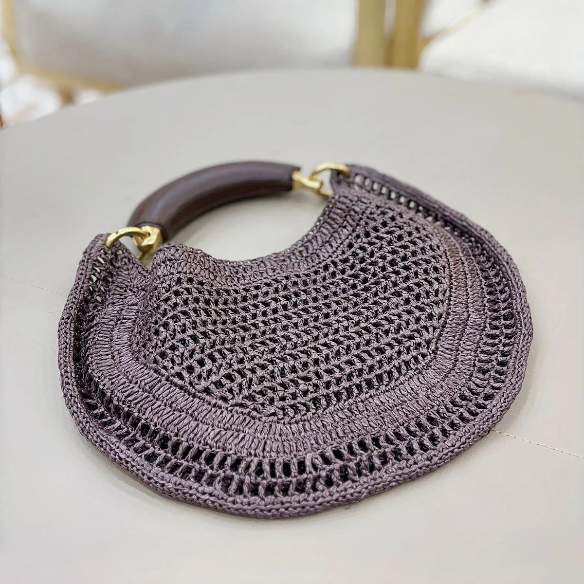 Sabine Halbmondförmige geflochtene Tasche