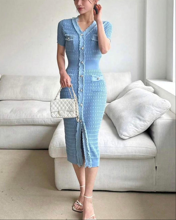 Sabrina Gestricktes Kleid mit V-Ausschnitt