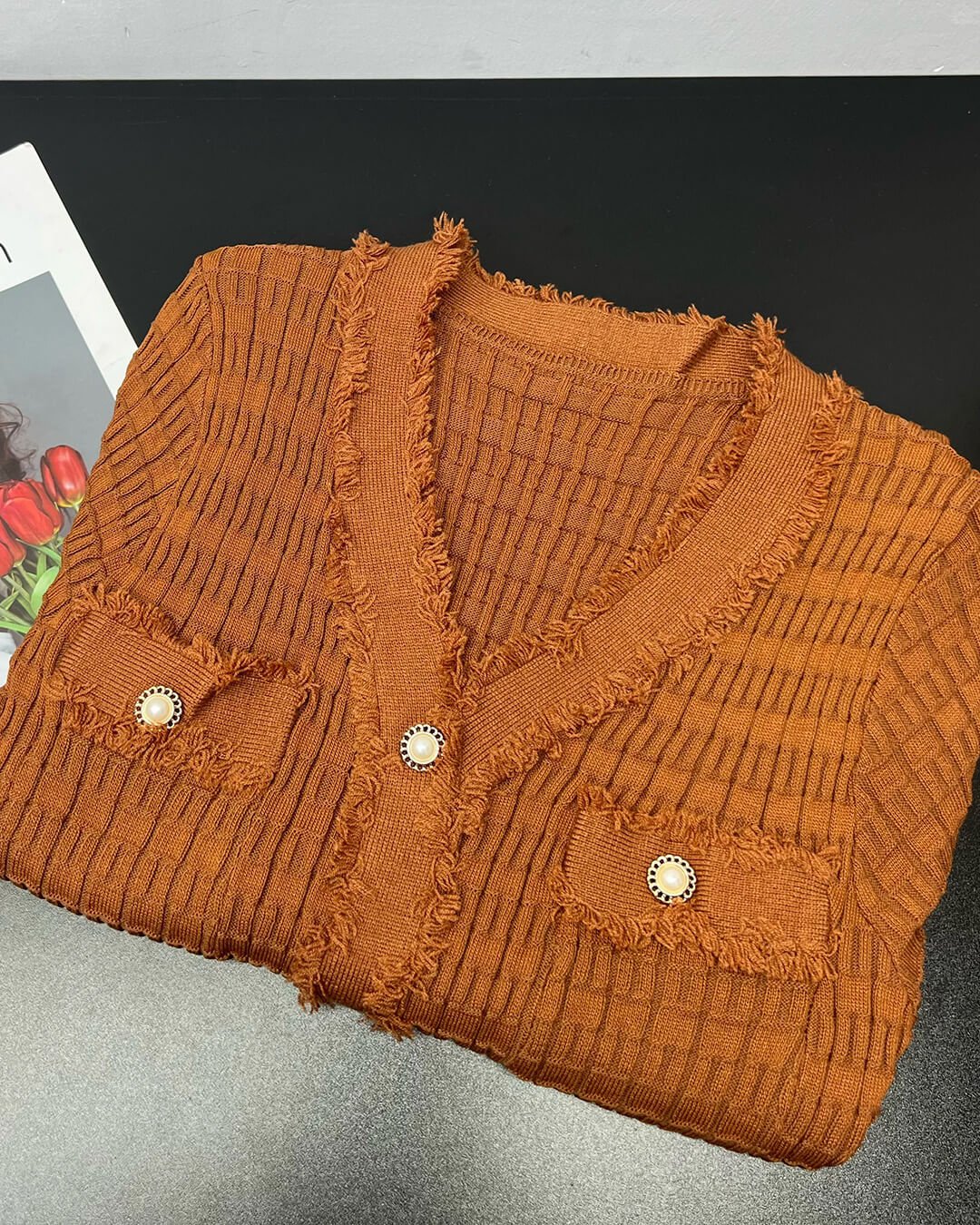 Sabrina Gestricktes Kleid mit V-Ausschnitt