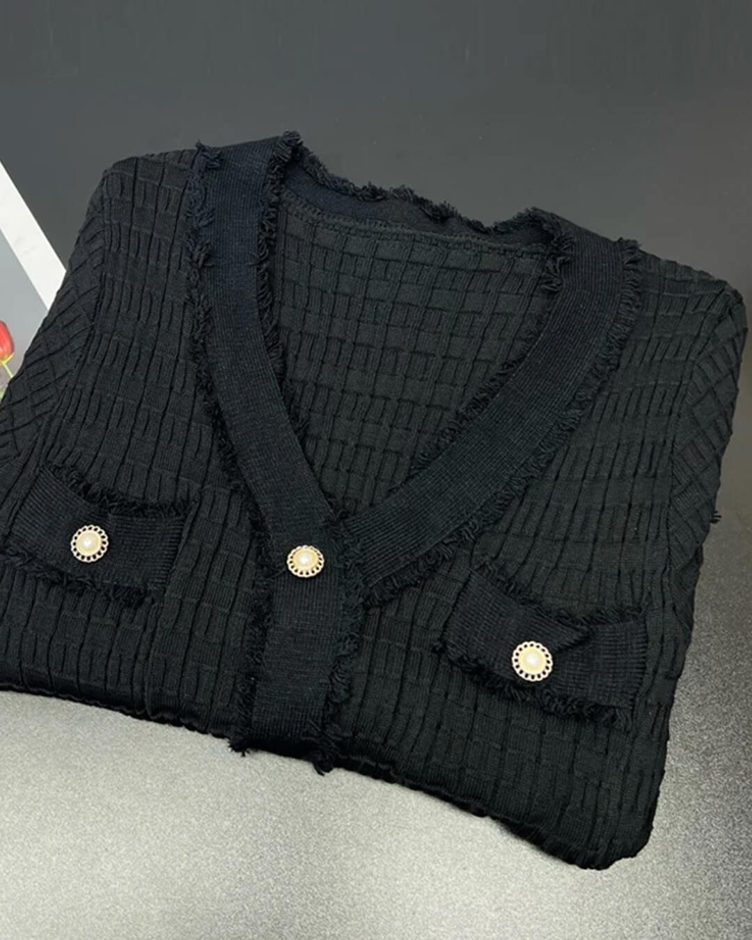 Sabrina Gestricktes Kleid mit V-Ausschnitt