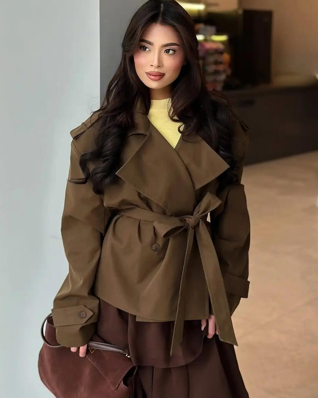 Sandy kurzer Trenchcoat mit Schnürung