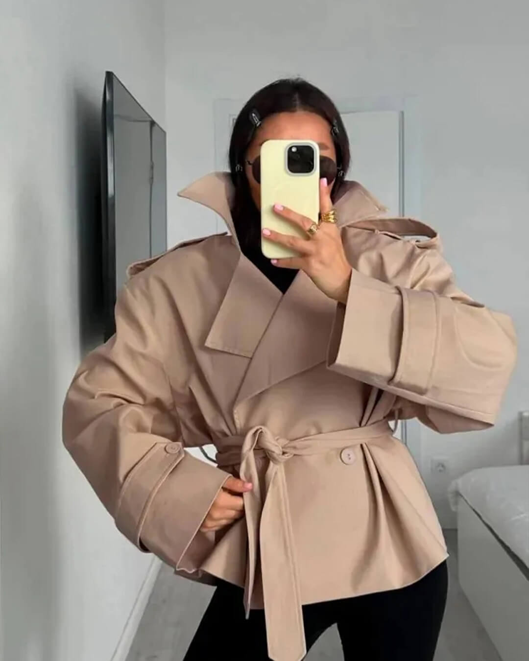Sandy kurzer Trenchcoat mit Schnürung
