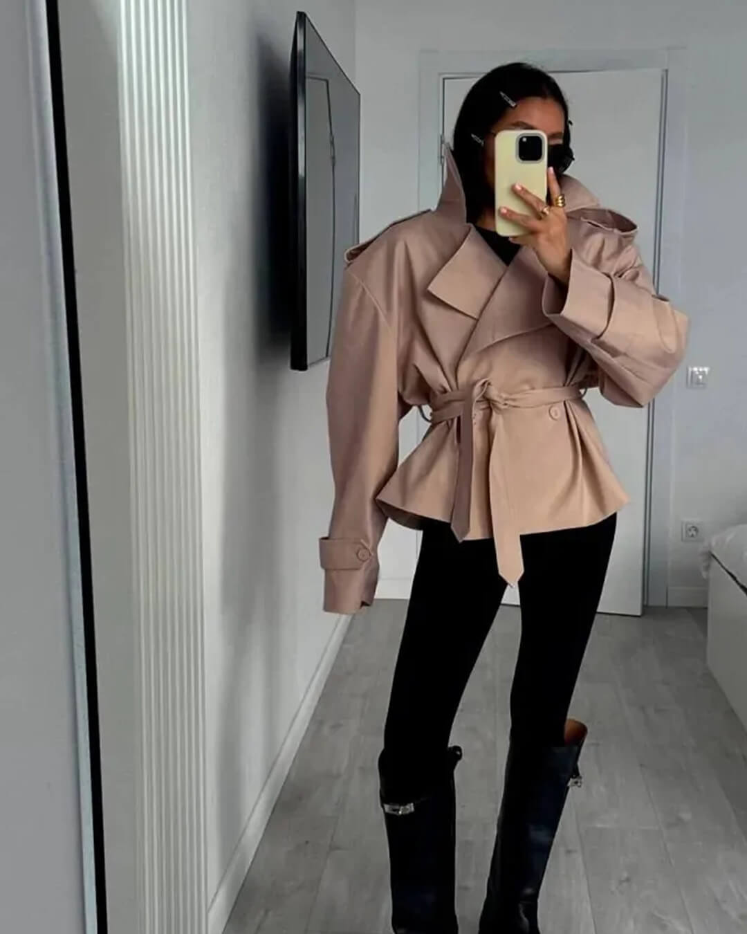 Sandy kurzer Trenchcoat mit Schnürung