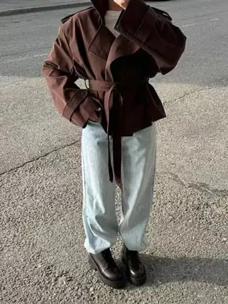 Sandy kurzer Trenchcoat mit Schnürung