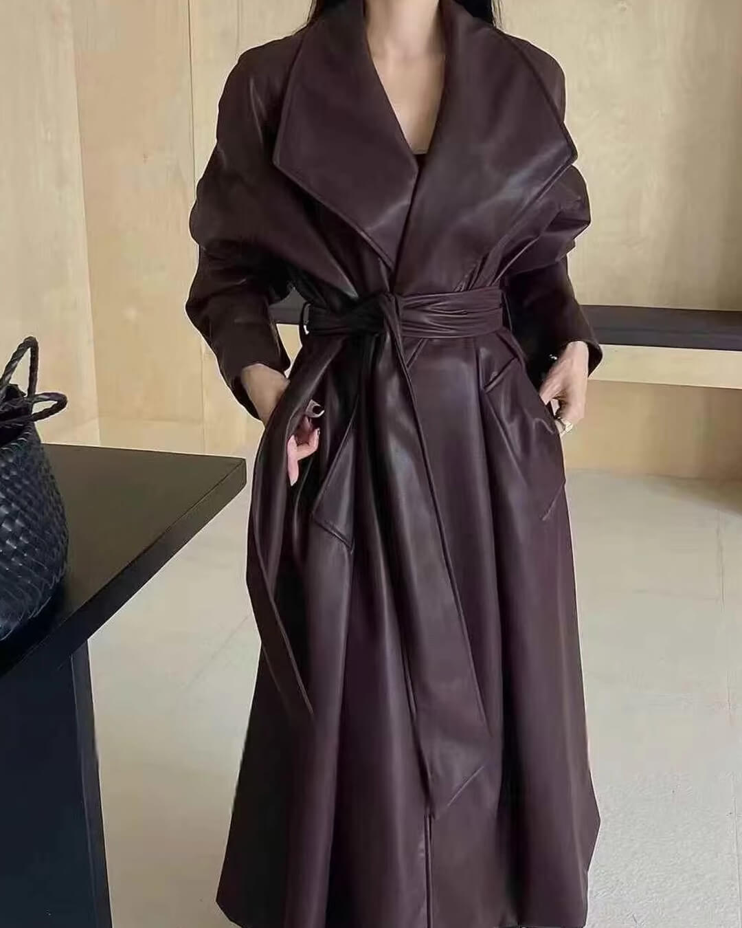 Shiela Langer Trenchcoat aus Kunstleder