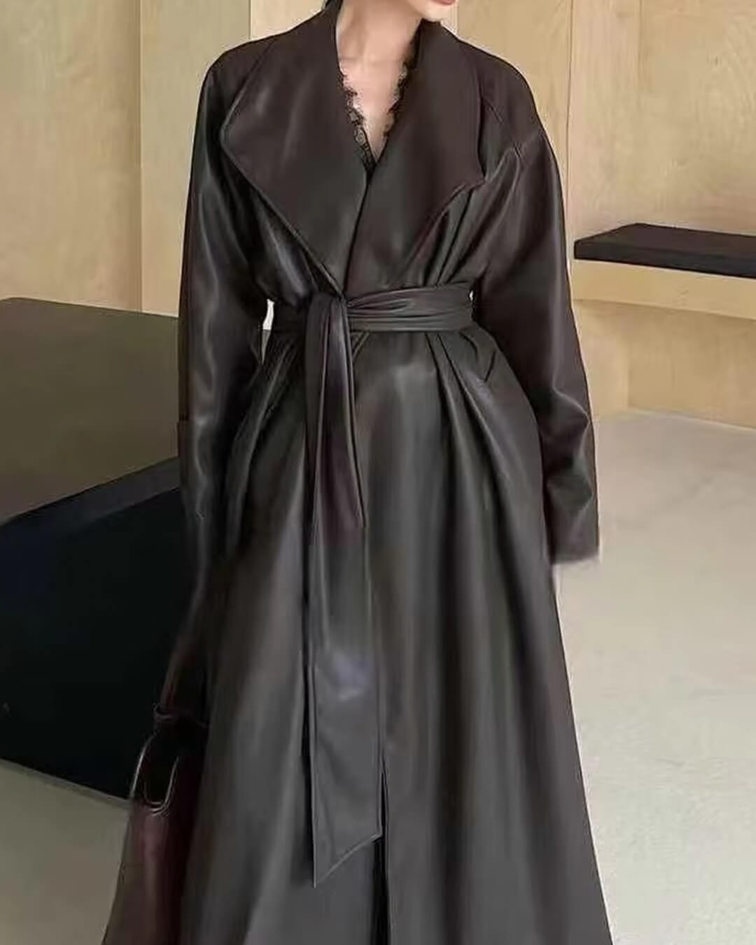 Shiela Langer Trenchcoat aus Kunstleder