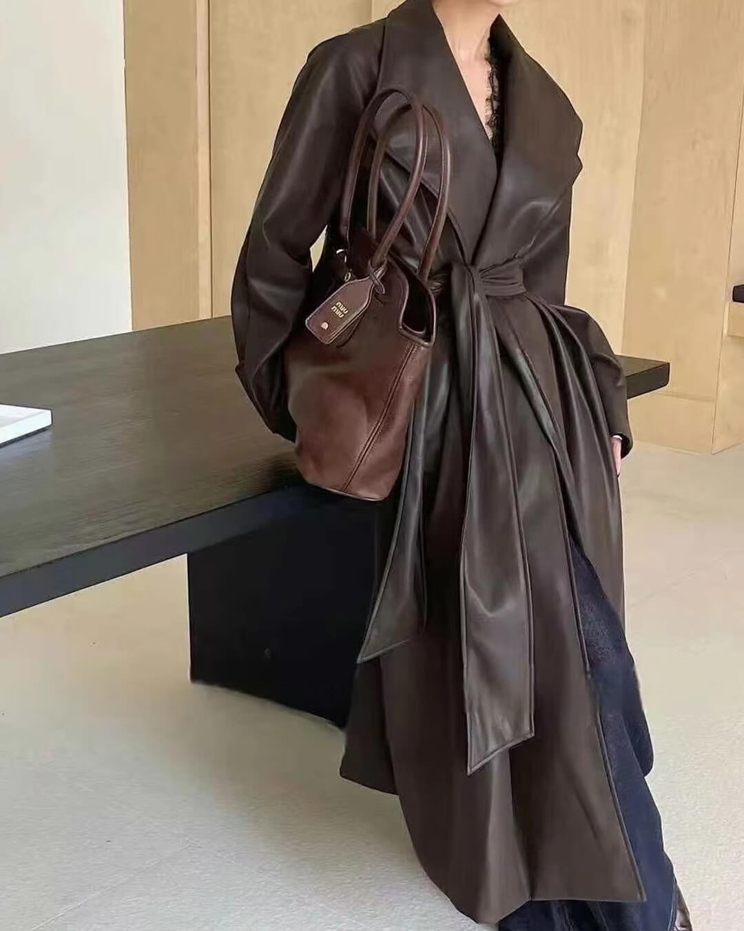 Shiela Langer Trenchcoat aus Kunstleder