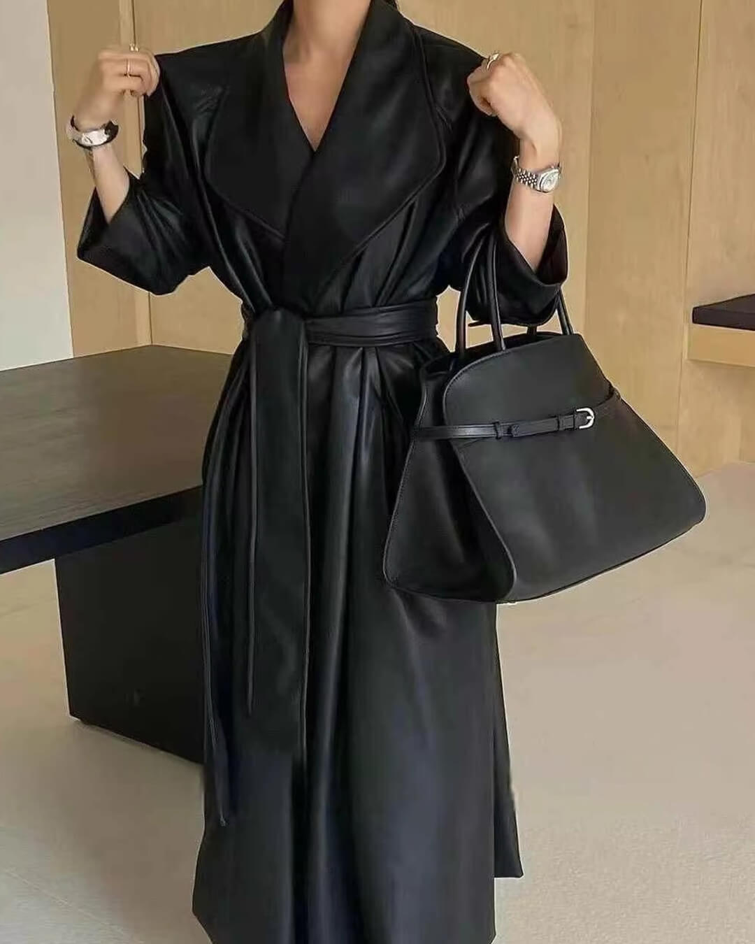 Shiela Langer Trenchcoat aus Kunstleder