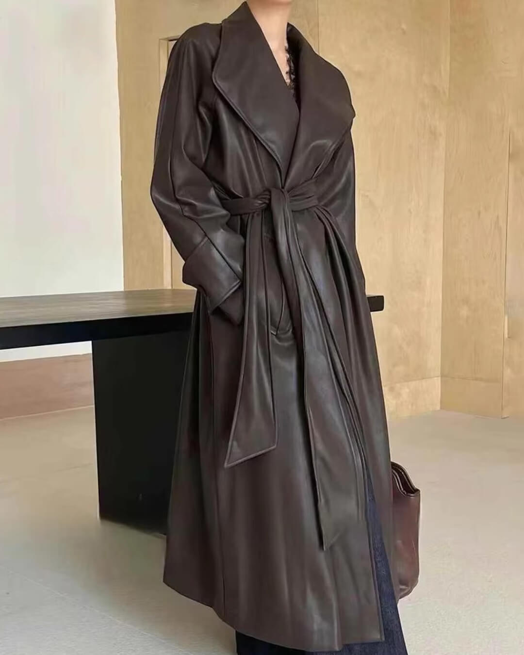 Shiela Langer Trenchcoat aus Kunstleder