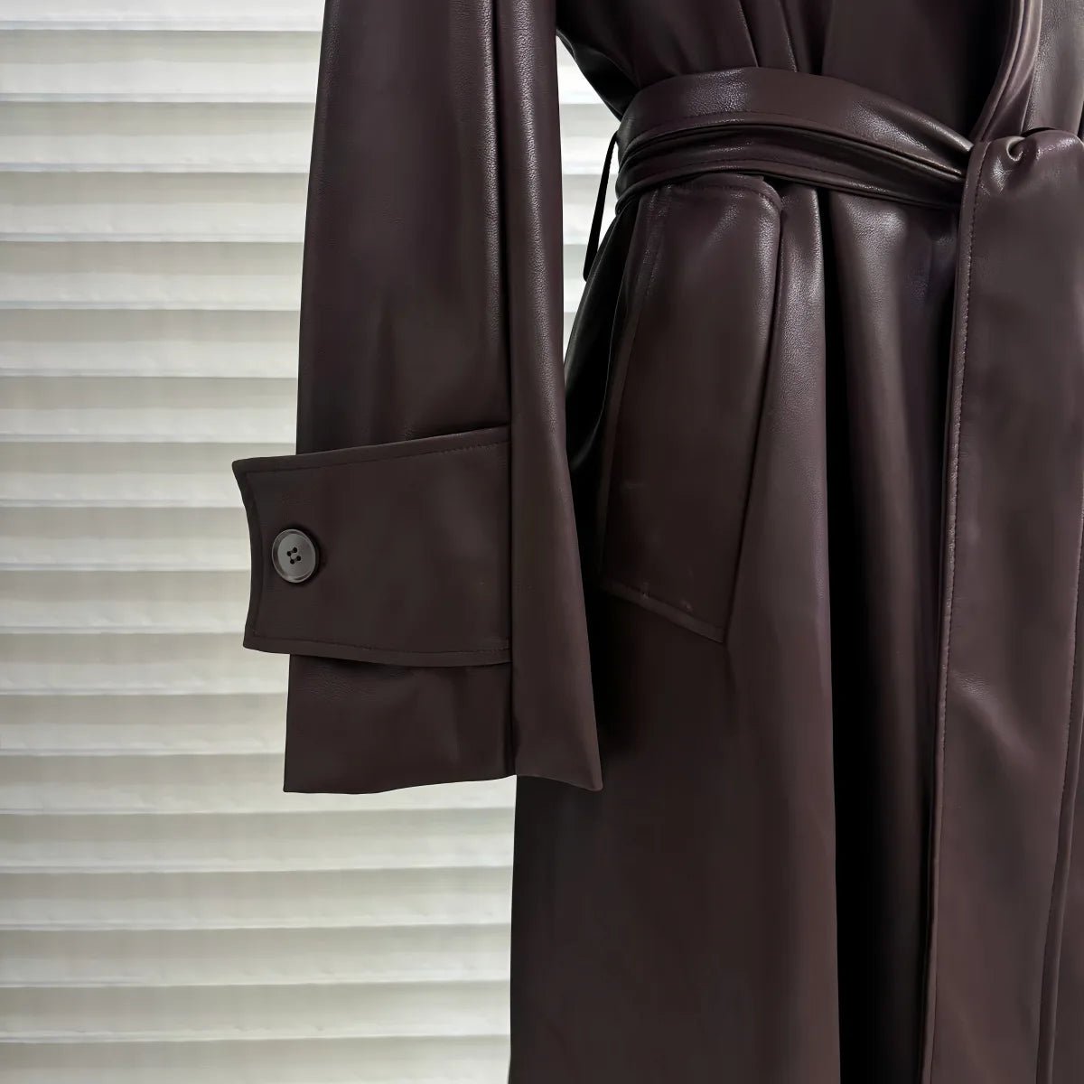 Shiela Langer Trenchcoat aus Kunstleder