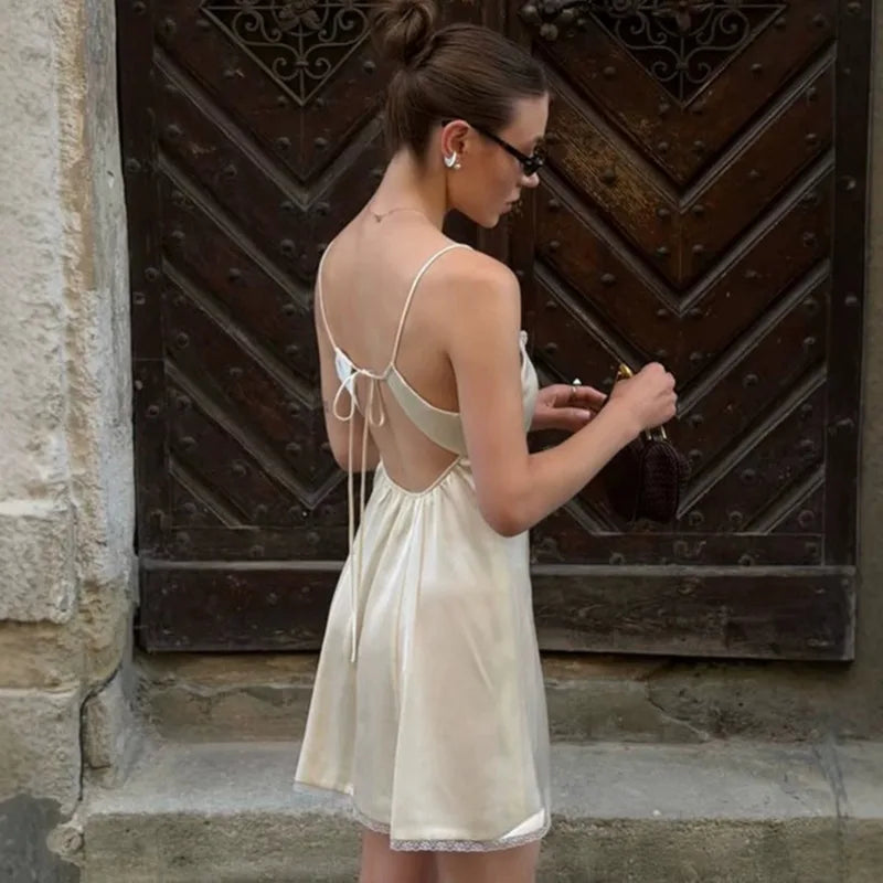 Ärmelloses figurbetontes Kleid