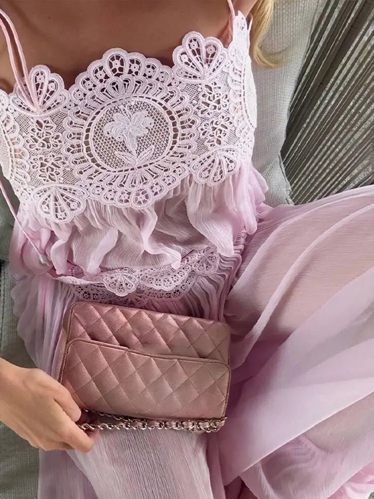 Sophia Zweiteiliges Set aus Crop-Top mit floraler Spitze und Rüschen sowie Hose