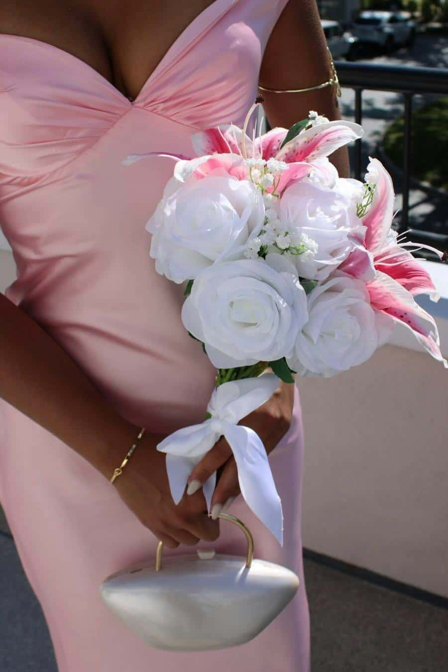 Sophia Satin-Maxikleid mit schulterfreiem Schnitt