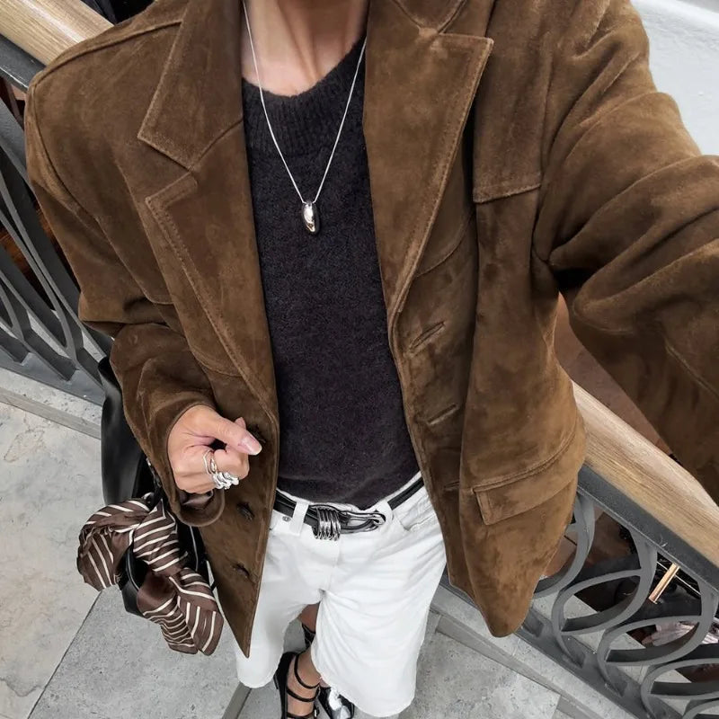 Knopfjacke aus Veloursleder mit Reverskragen