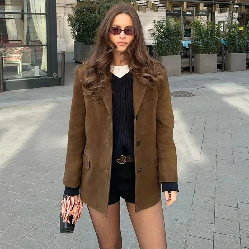 Knopfjacke aus Veloursleder mit Reverskragen