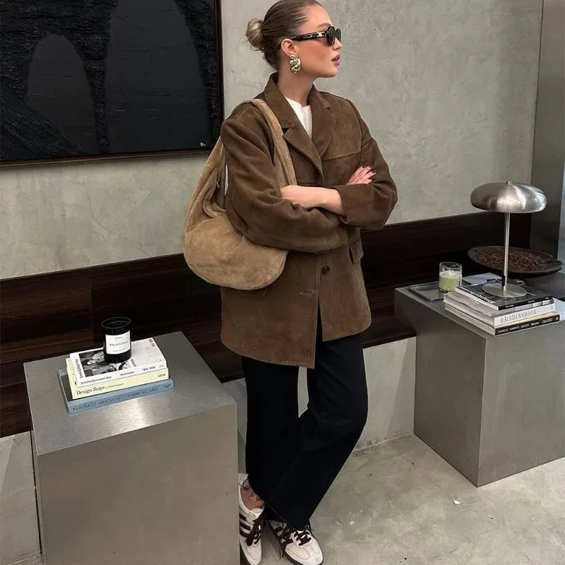 Knopfjacke aus Veloursleder mit Reverskragen