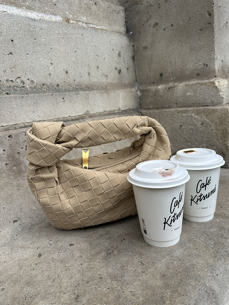 Mini-Handtasche aus gewebtem Wildleder