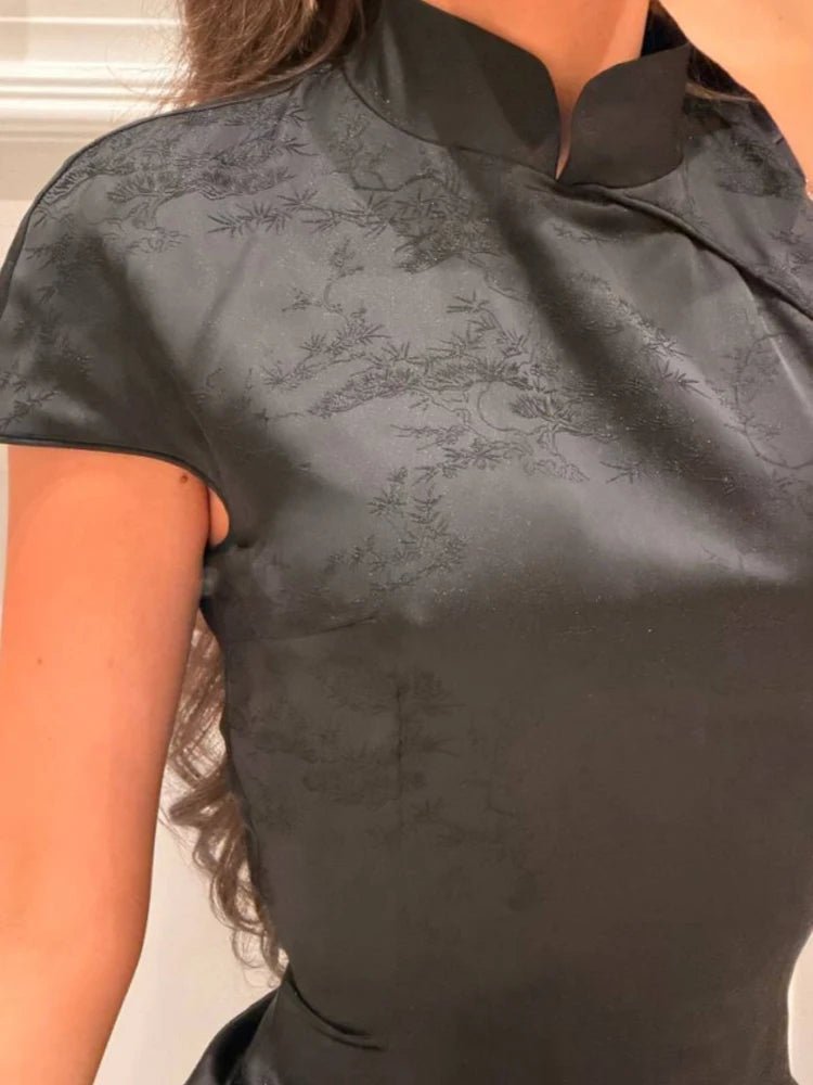 Talia Satinkleid mit Spitzenkragen