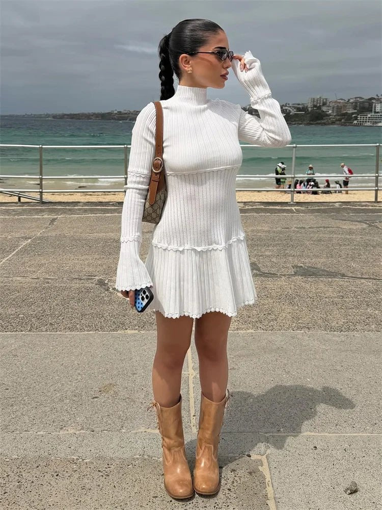 Thelma Gerüschtes Strick-Minidress