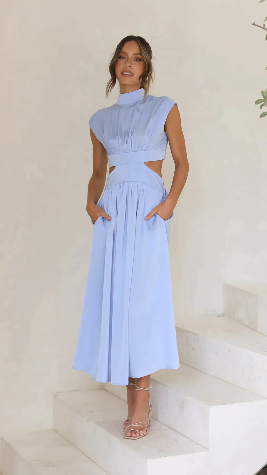 Valentina Midikleid mit Stehkragen und Taillenausschnitten