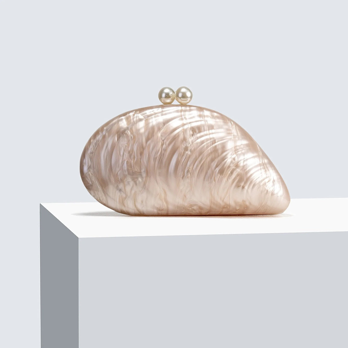 Valentina Clutch mit Muschelform